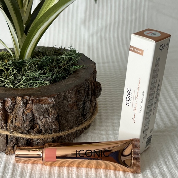 Iconic London Sheer Cream Blush, Rose Riot - Picture 6 of 7